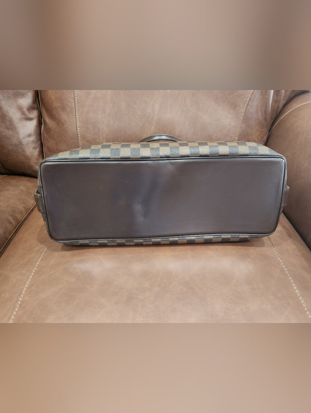 Authentic LV Damier Ebene Chelsea - Picture 9 of 16